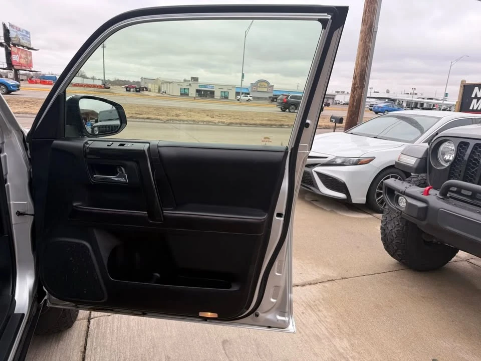 2016 Toyota 4Runner 5th Gen - Image 11 of 20