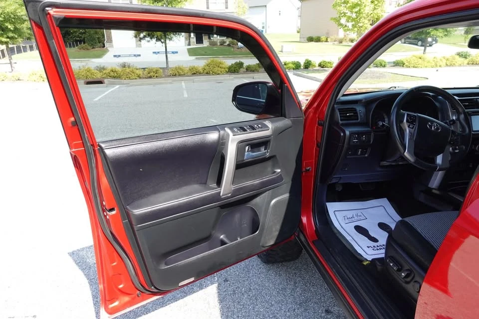 2016 Toyota 4Runner 5th Gen - Image 10 of 20
