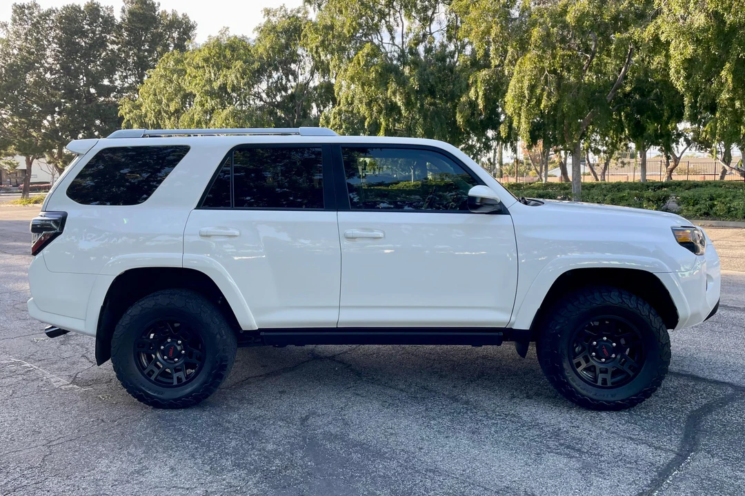 2016 Toyota 4Runner 5th Gen - Image 3 of 31