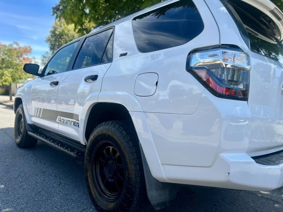 2016 Toyota 4Runner 5th Gen - Image 11 of 24