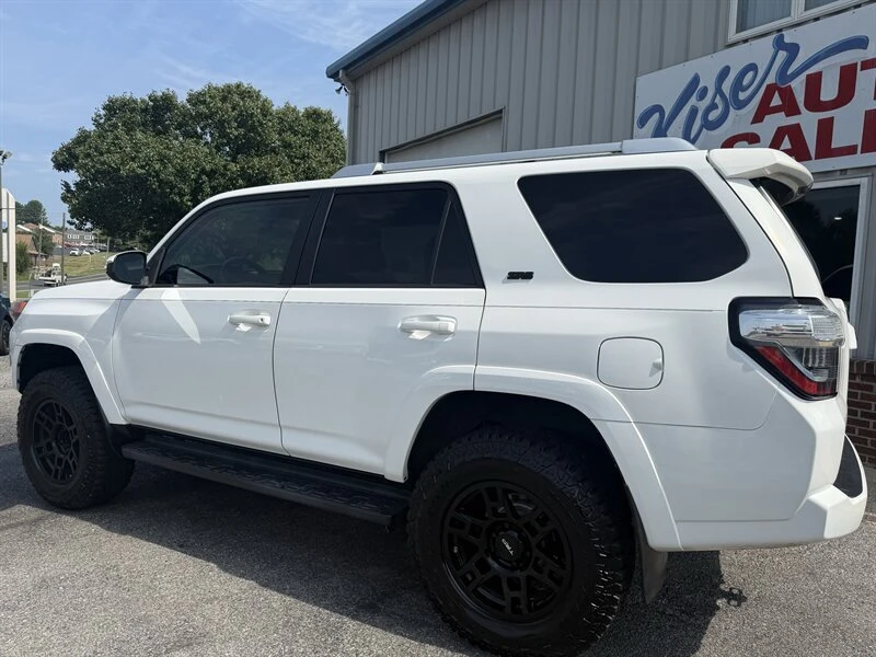 2016 Toyota 4Runner 5th Gen - Image 10 of 20