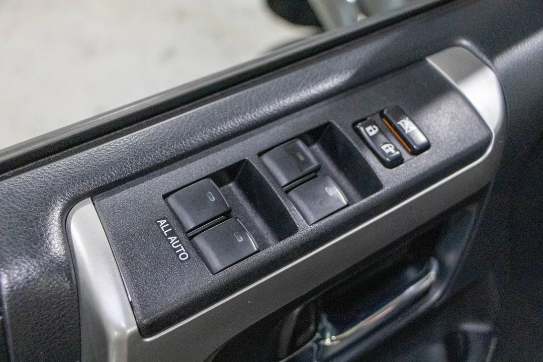 2016 Toyota 4Runner 5th Gen - Image 14 of 19