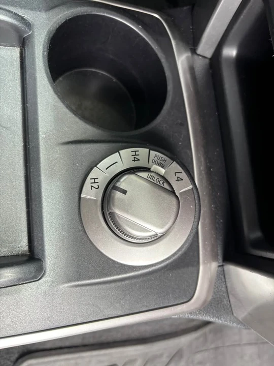2016 Toyota 4Runner 5th Gen - Image 11 of 15