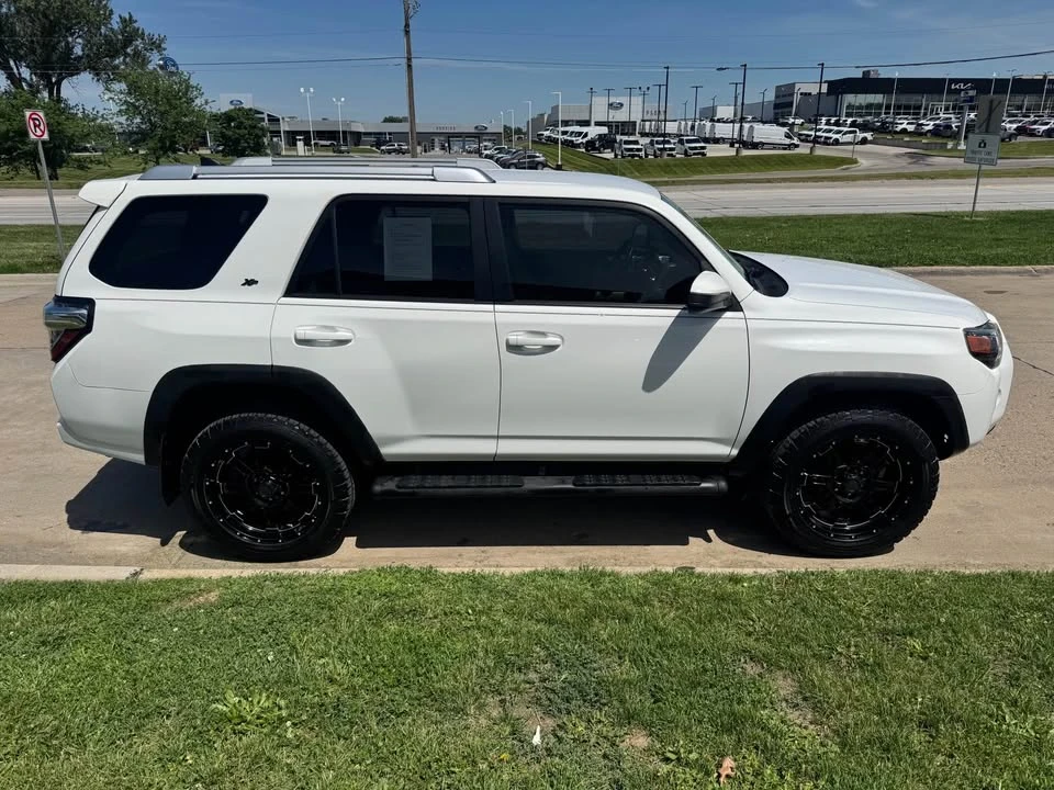 2016 Toyota 4Runner 5th Gen - Image 6 of 17