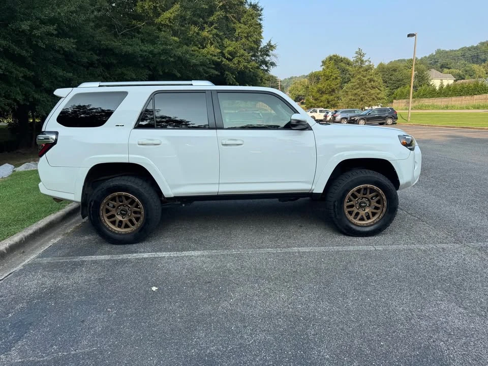 2016 Toyota 4Runner 5th Gen - Image 5 of 10