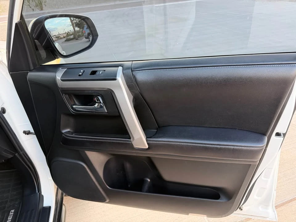 2016 Toyota 4Runner 5th Gen - Image 8 of 18
