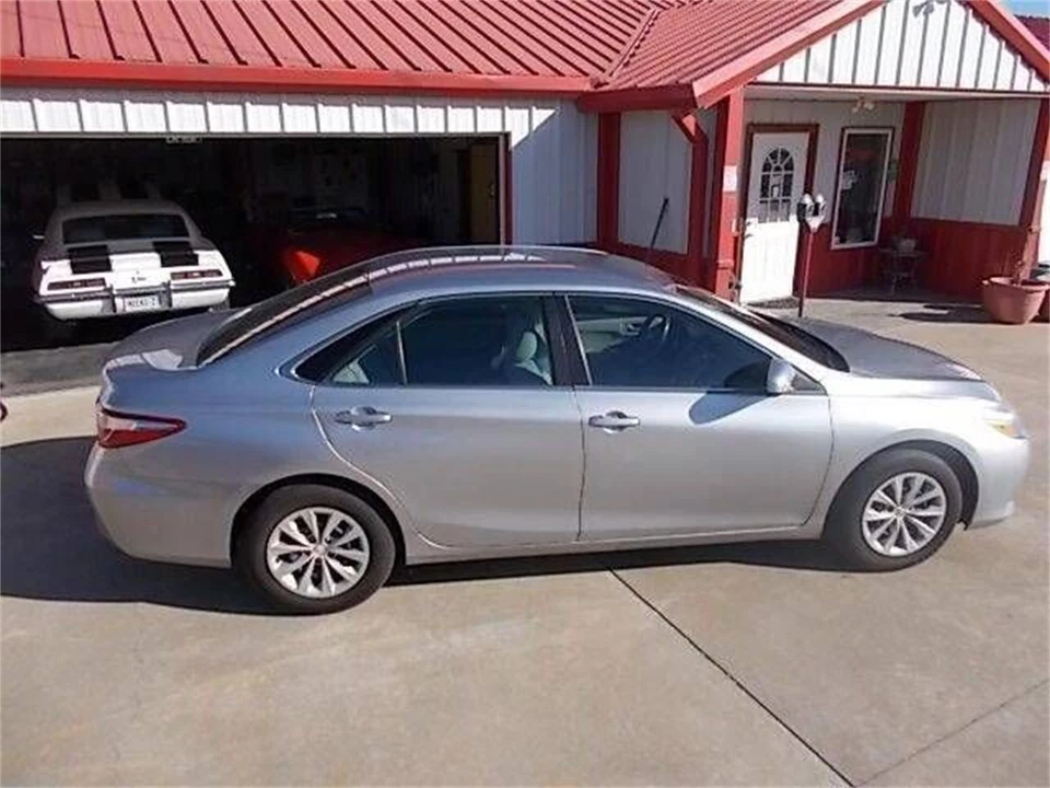 2016 Toyota Camry 7th Gen - Image 2 of 8