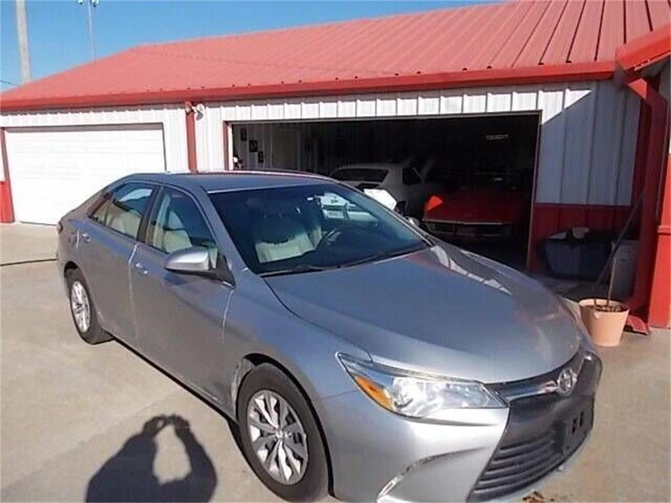 2016 Toyota Camry 7th Gen - Image 3 of 8