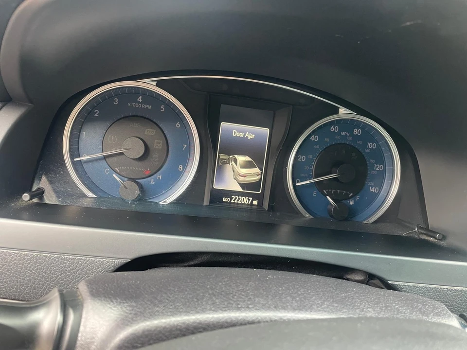 2016 Toyota Camry 7th Gen - Image 5 of 7