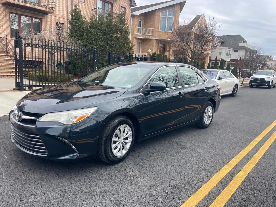 2016 Toyota Camry 7th Gen - Image 2 of 7