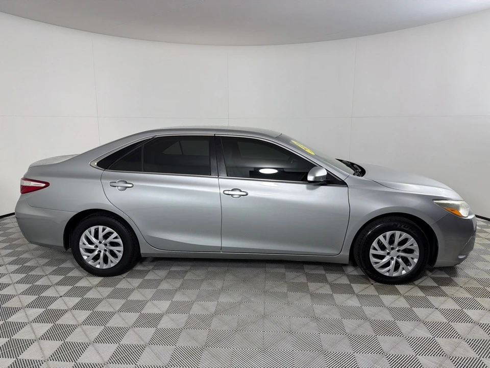2016 Toyota Camry 7th Gen - Image 4 of 12