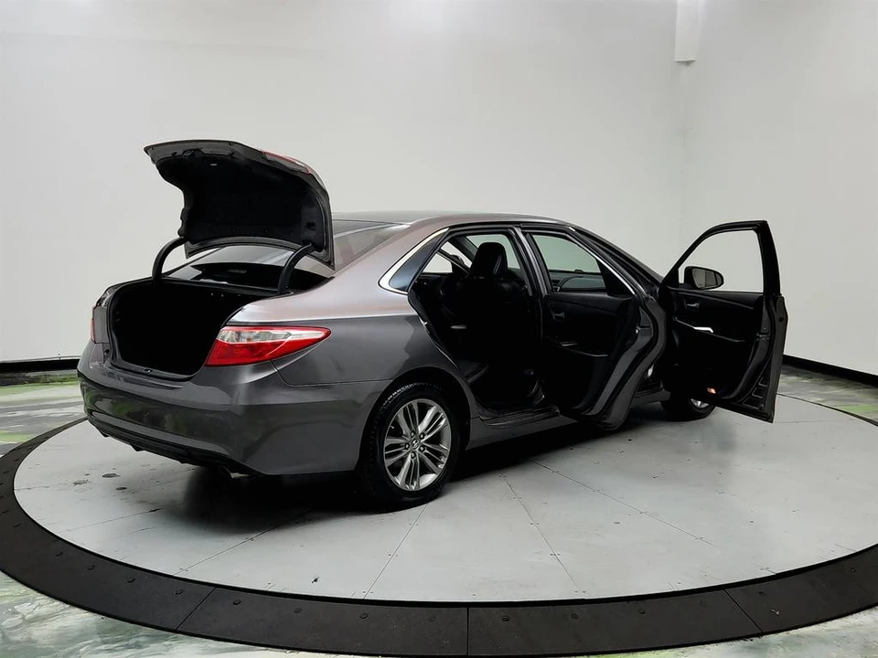 2016 Toyota Camry 7th Gen - Image 11 of 21