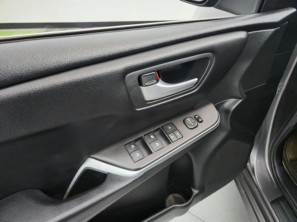 2016 Toyota Camry 7th Gen - Image 20 of 21