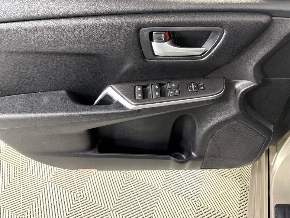 2016 Toyota Camry 7th Gen - Image 10 of 12