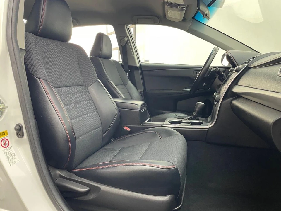 2016 Toyota Camry 7th Gen - Image 26 of 31