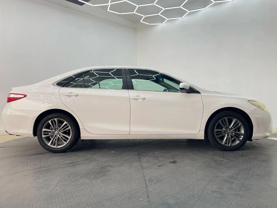 2016 Toyota Camry 7th Gen - Image 3 of 31