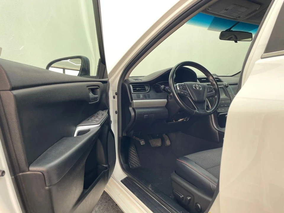 2016 Toyota Camry 7th Gen - Image 10 of 31