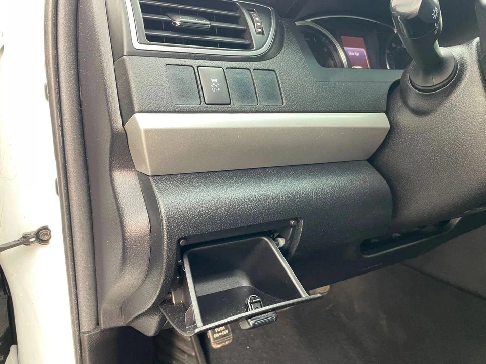 2016 Toyota Camry 7th Gen - Image 24 of 31