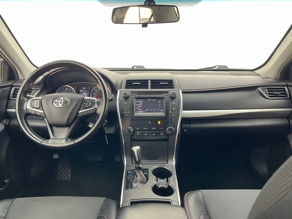 2016 Toyota Camry 7th Gen - Image 16 of 31