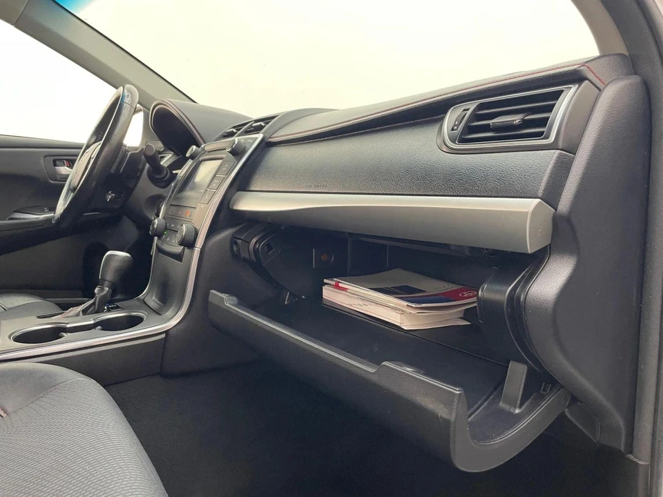 2016 Toyota Camry 7th Gen - Image 25 of 31