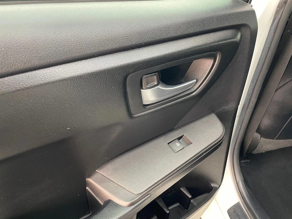 2016 Toyota Camry 7th Gen - Image 15 of 31