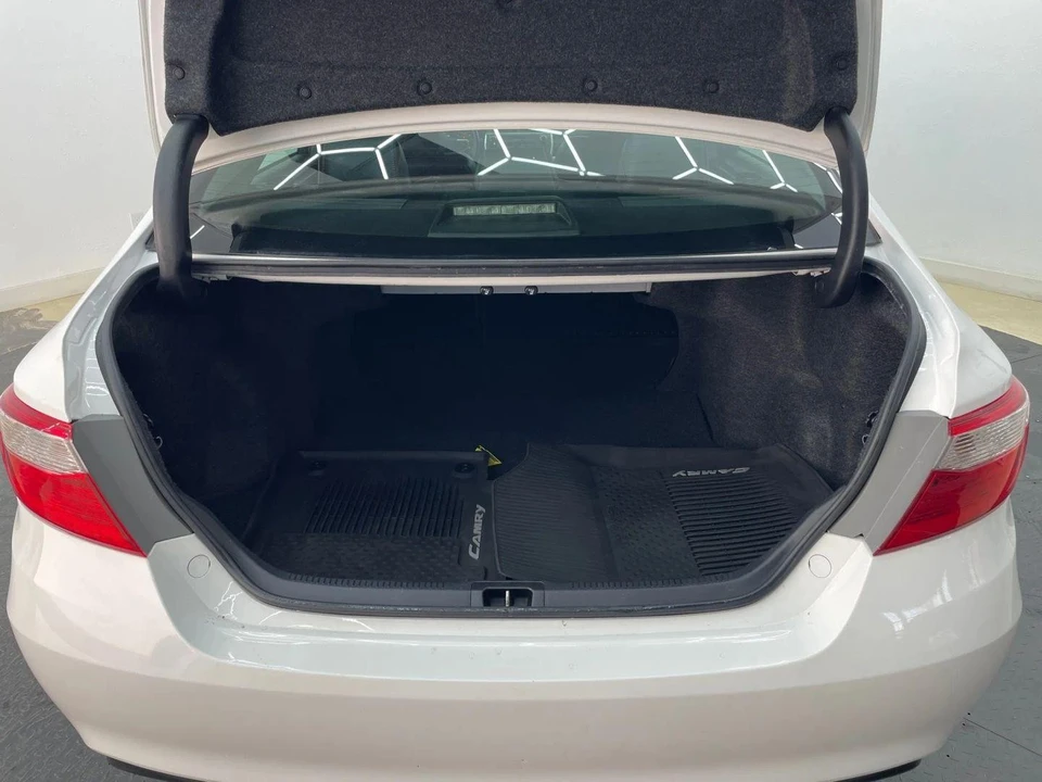 2016 Toyota Camry 7th Gen - Image 29 of 31
