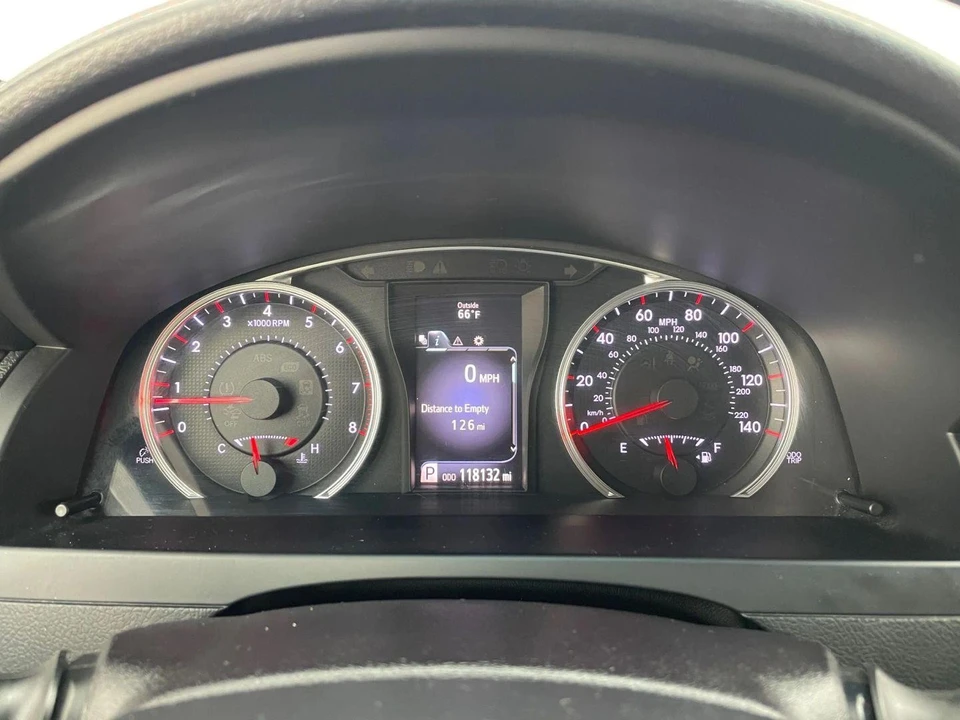 2016 Toyota Camry 7th Gen - Image 18 of 31