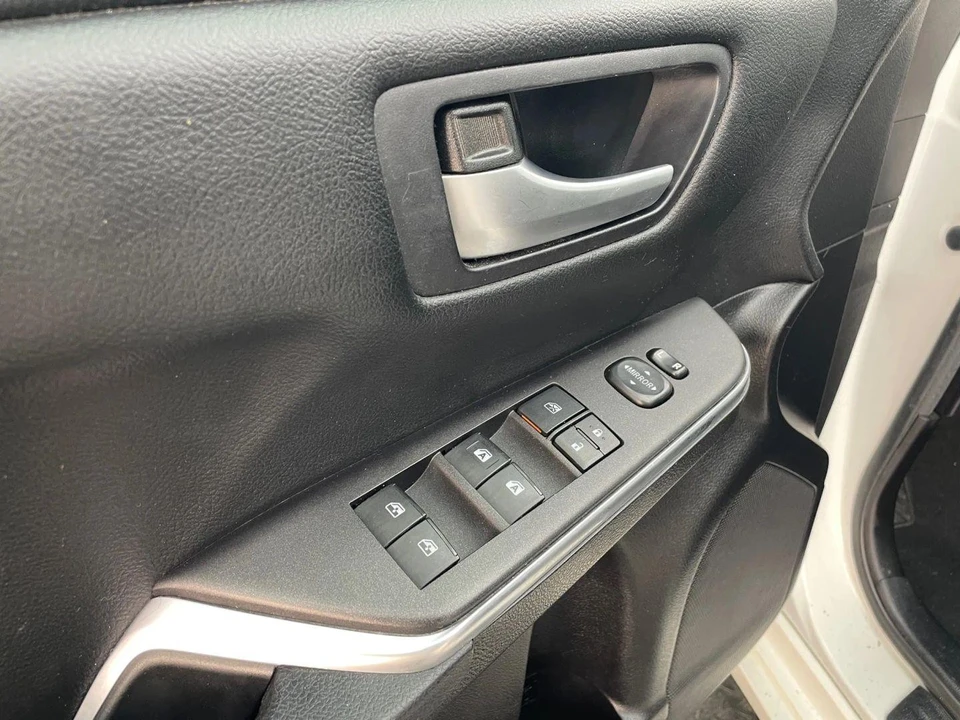 2016 Toyota Camry 7th Gen - Image 13 of 31
