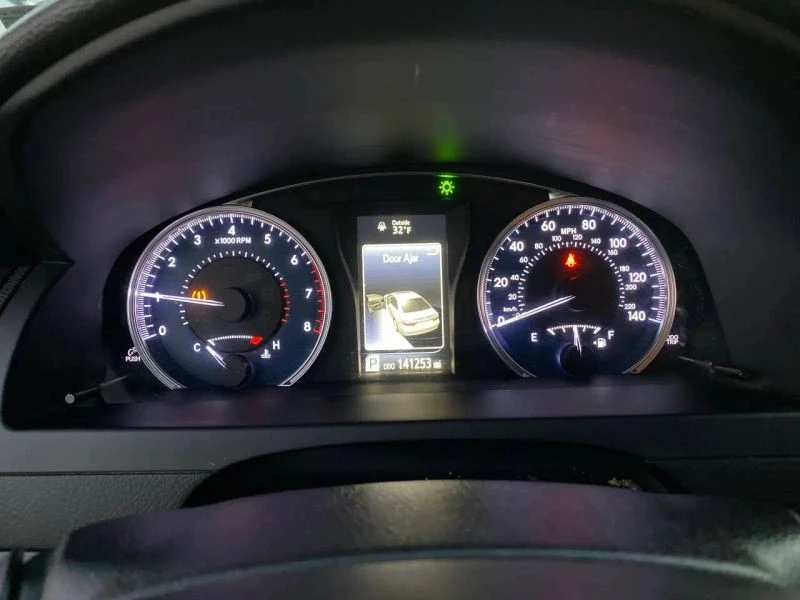 2016 Toyota Camry 7th Gen - Image 11 of 12