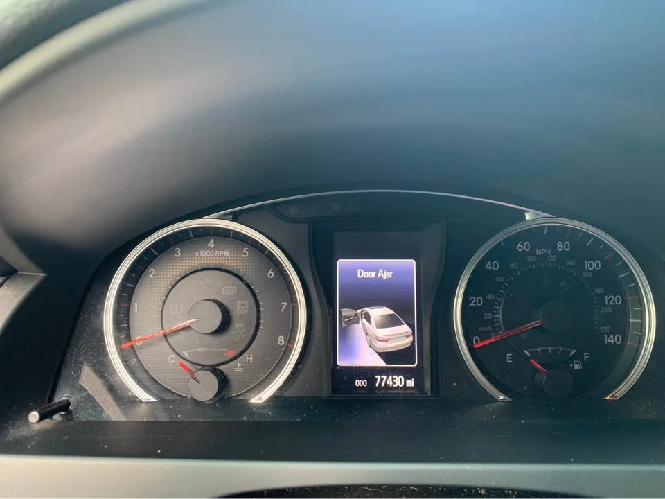 2016 Toyota Camry 7th Gen - Image 5 of 8