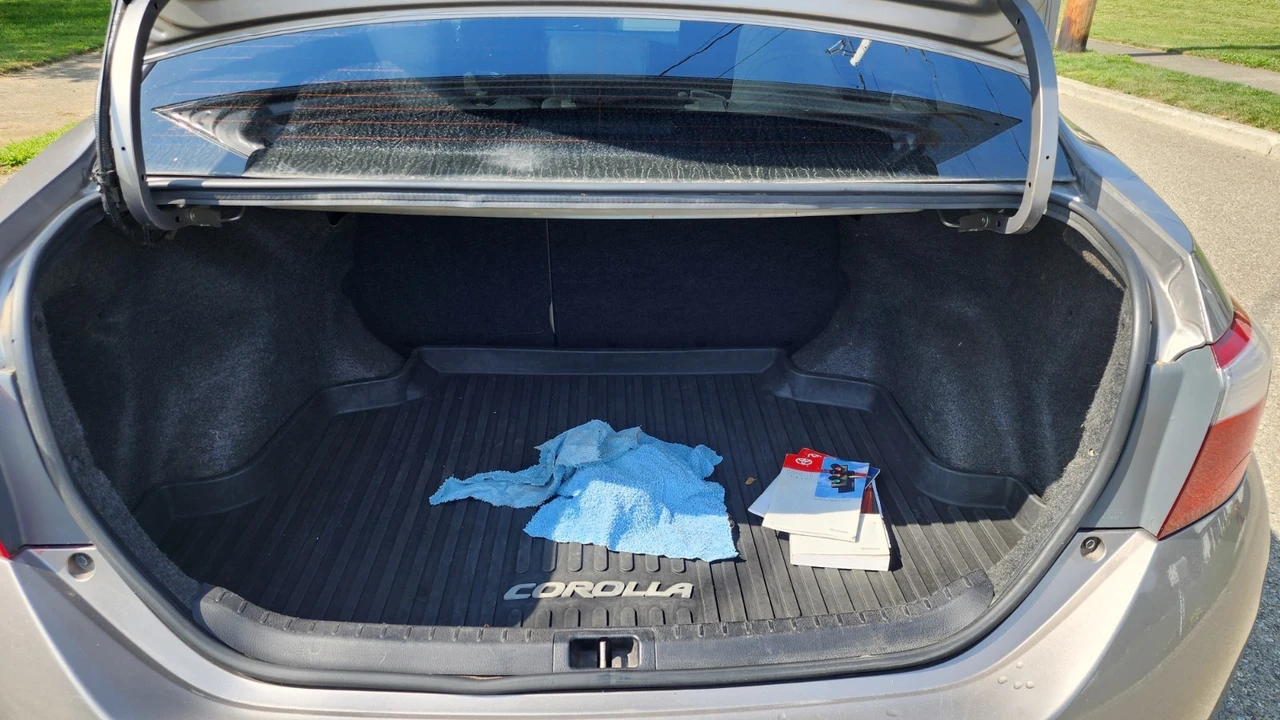 2016 Toyota Corolla 11th Gen - Image 15 of 21