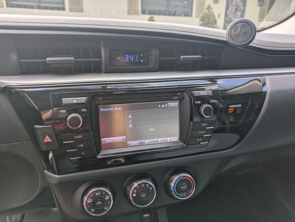 2016 Toyota Corolla 11th Gen - Image 15 of 21