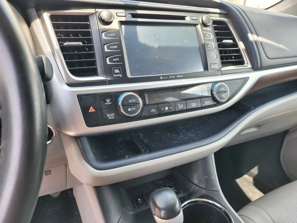 2016 Toyota Highlander - Image 10 of 17