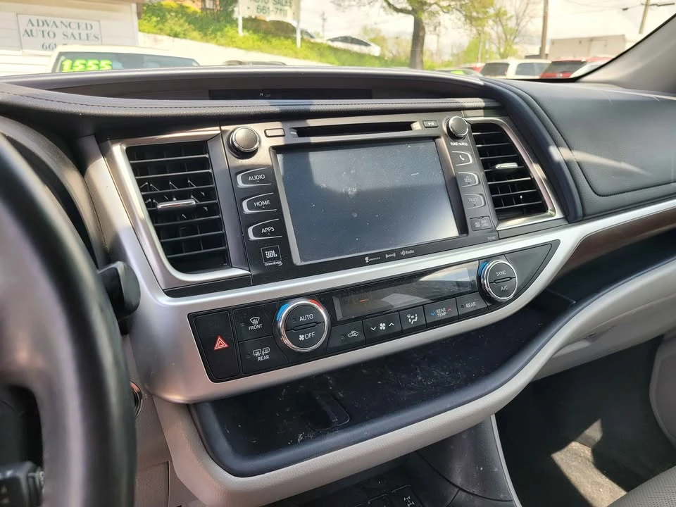 2016 Toyota Highlander - Image 9 of 17