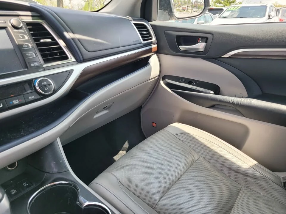 2016 Toyota Highlander - Image 13 of 17