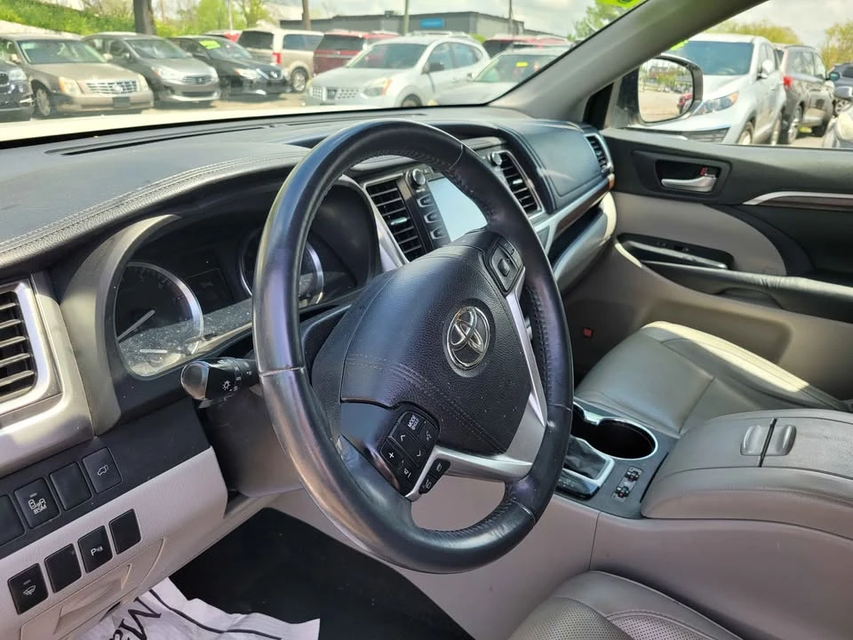 2016 Toyota Highlander - Image 11 of 17