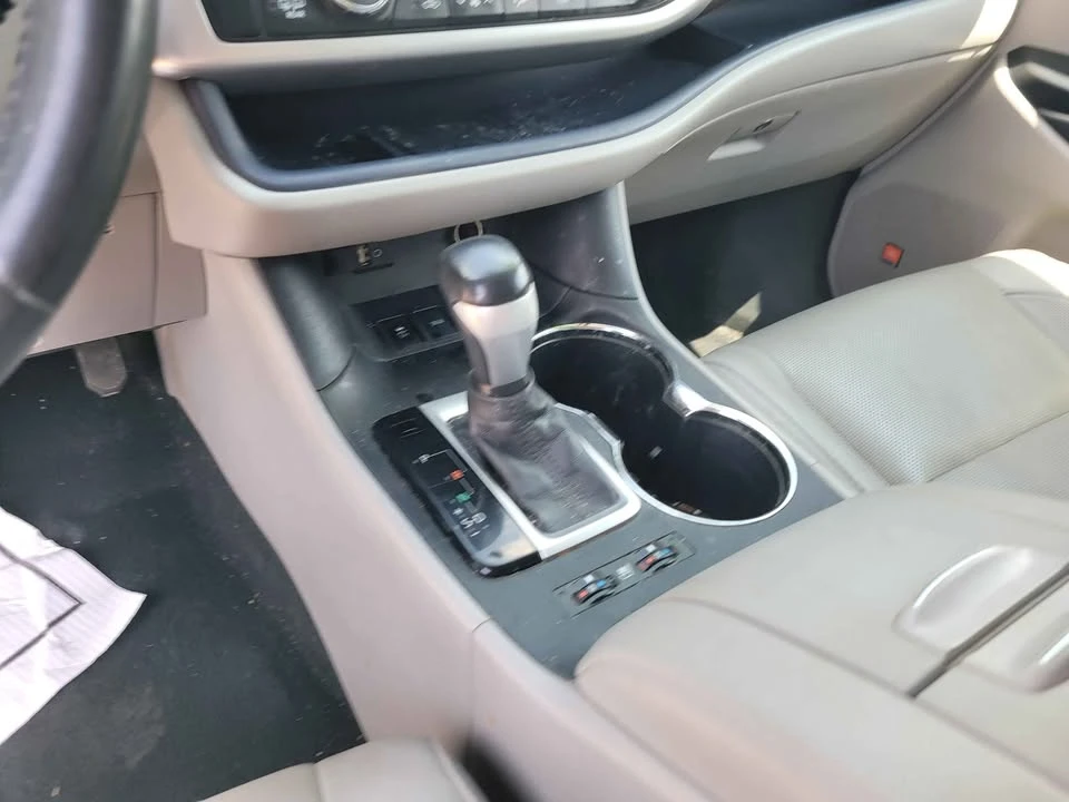 2016 Toyota Highlander - Image 12 of 17