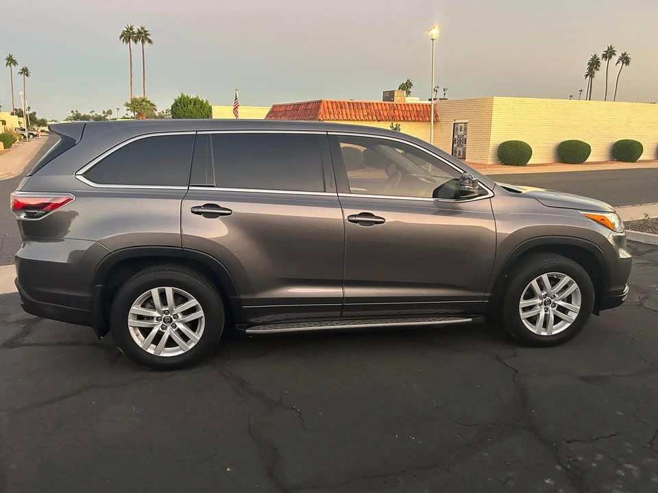 2016 Toyota Highlander - Image 2 of 9