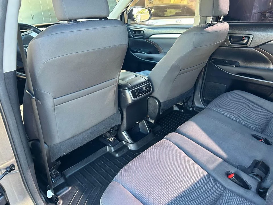 2016 Toyota Highlander - Image 8 of 9