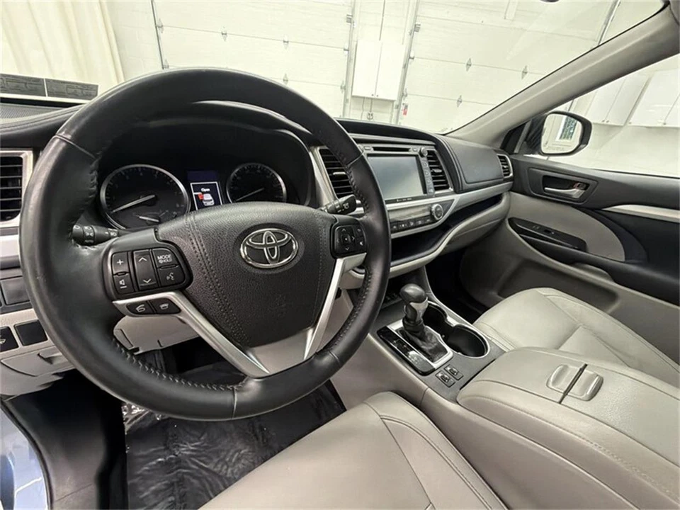 2016 Toyota Highlander - Image 11 of 16