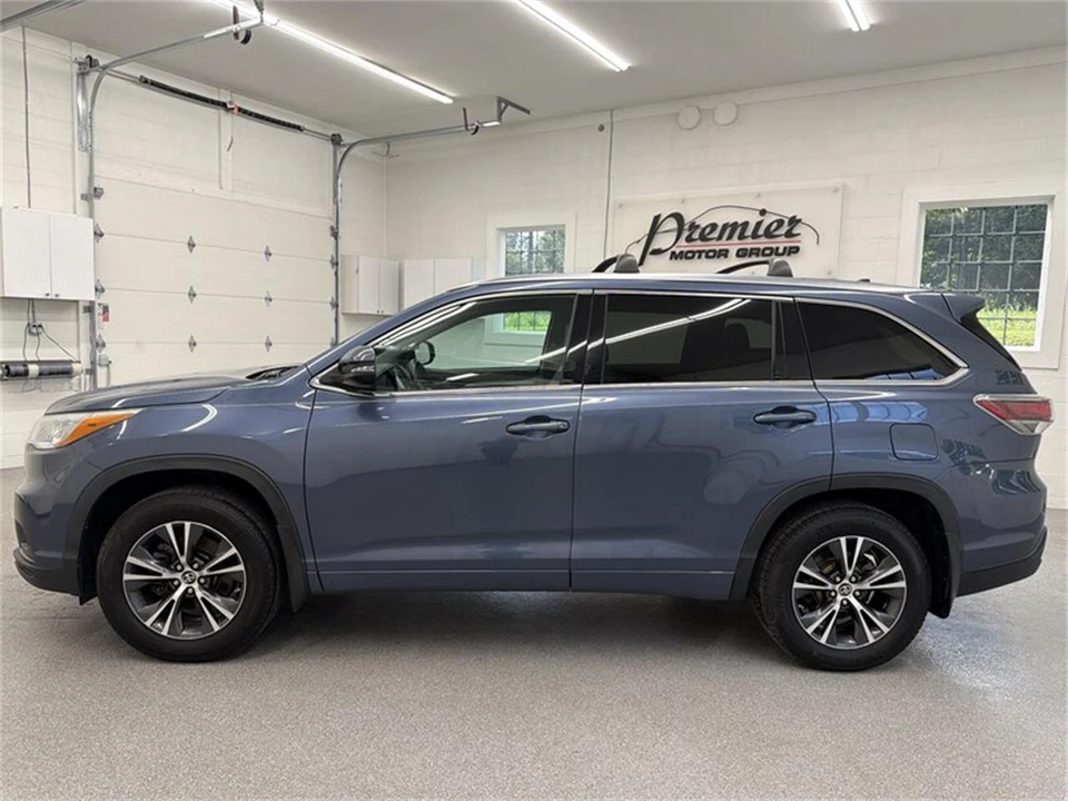 2016 Toyota Highlander - Image 8 of 16