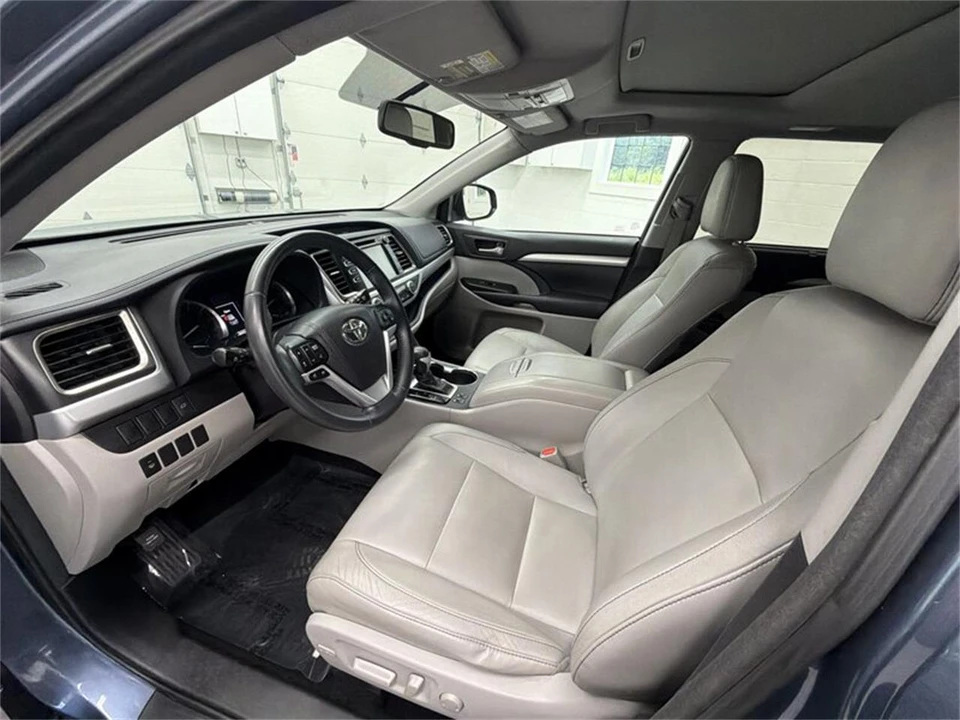 2016 Toyota Highlander - Image 10 of 16