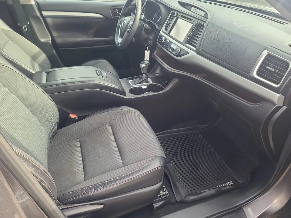 2016 Toyota Highlander - Image 17 of 21
