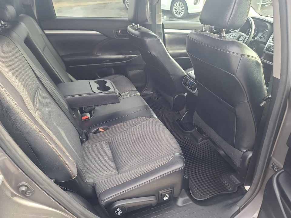 2016 Toyota Highlander - Image 16 of 21