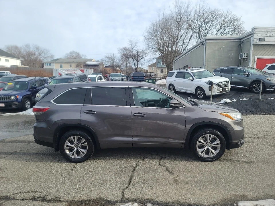 2016 Toyota Highlander - Image 8 of 21