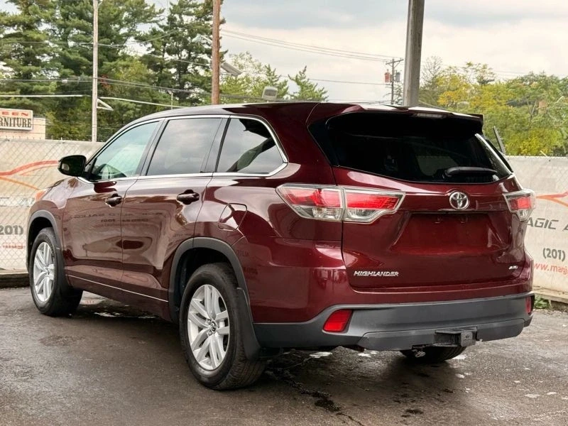 2016 Toyota Highlander - Image 9 of 12