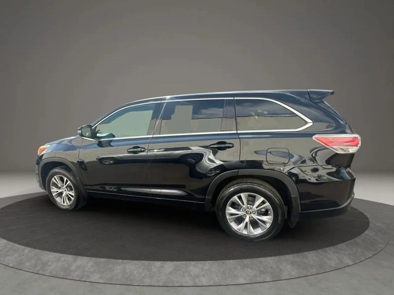 2016 Toyota Highlander - Image 8 of 12