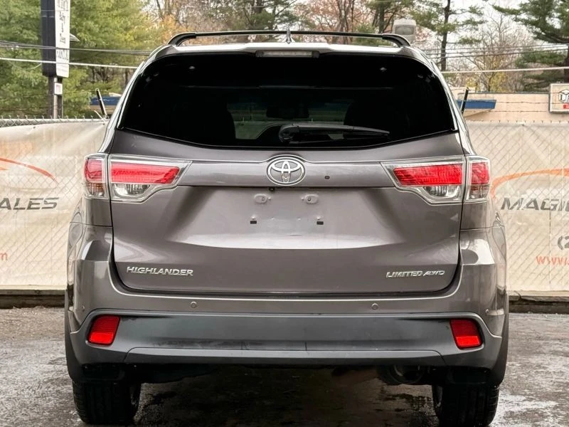 2016 Toyota Highlander - Image 10 of 12