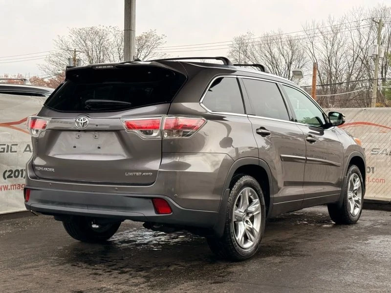 2016 Toyota Highlander - Image 9 of 12