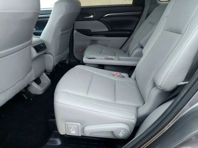 2016 Toyota Highlander - Image 9 of 12